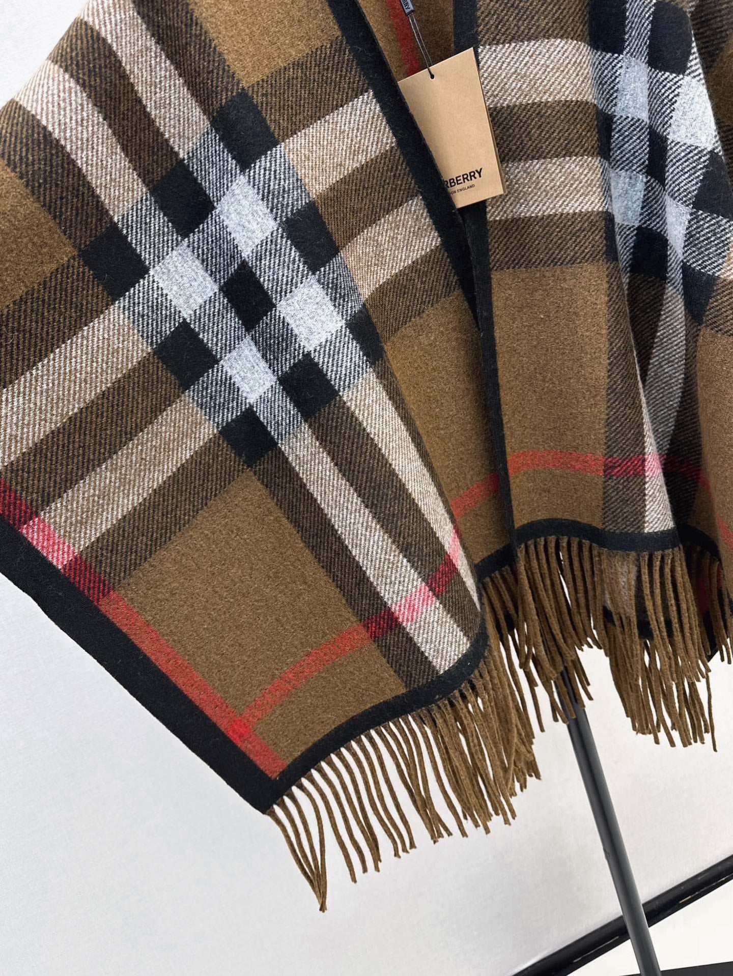 Bur 25fw New classic plaid pattern wool shawl scarf