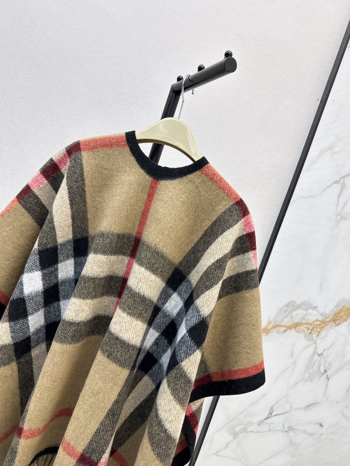 Bur 25fw New classic plaid pattern wool shawl scarf