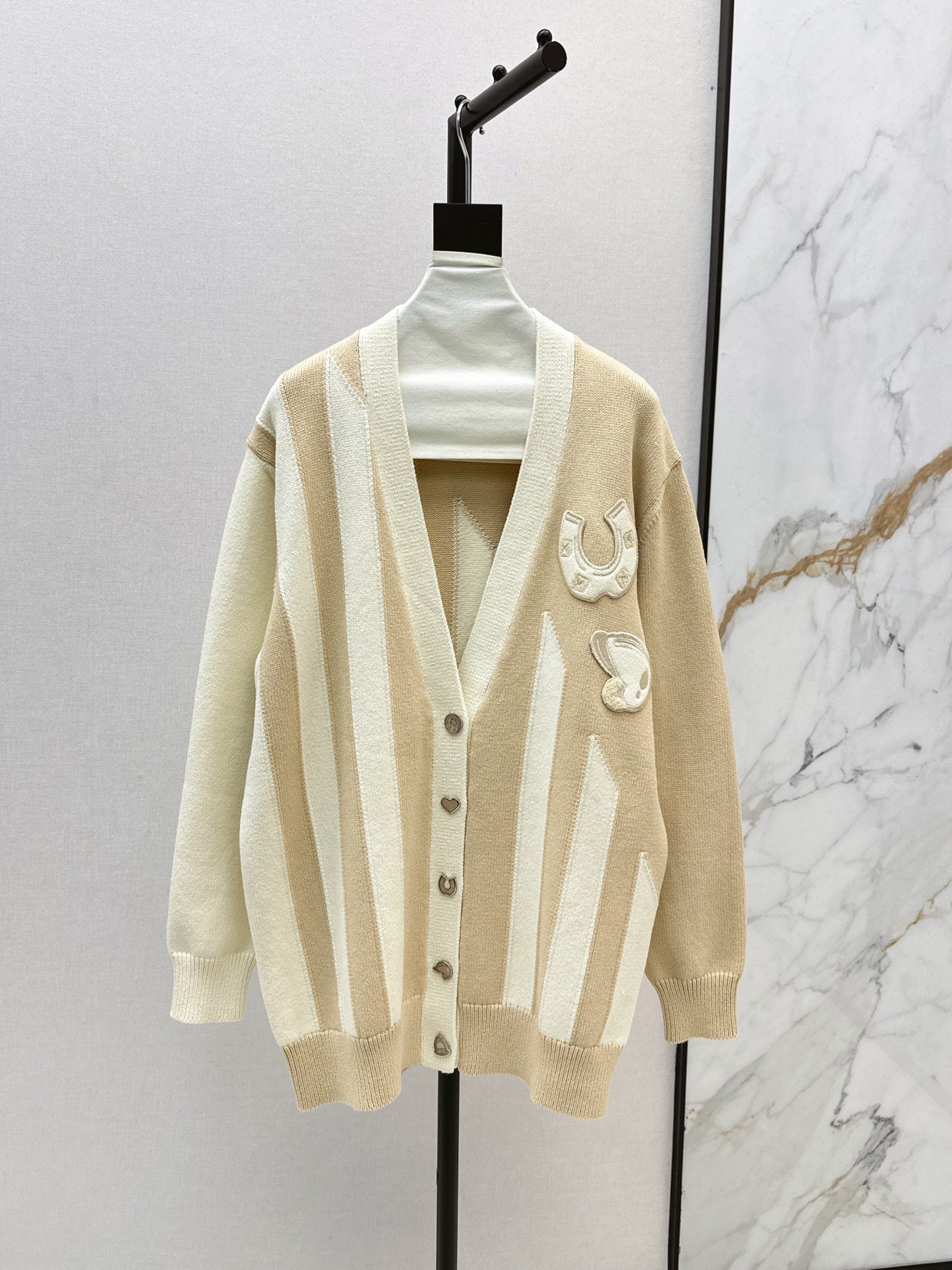He 25 New premium V-neck knitted cardigan