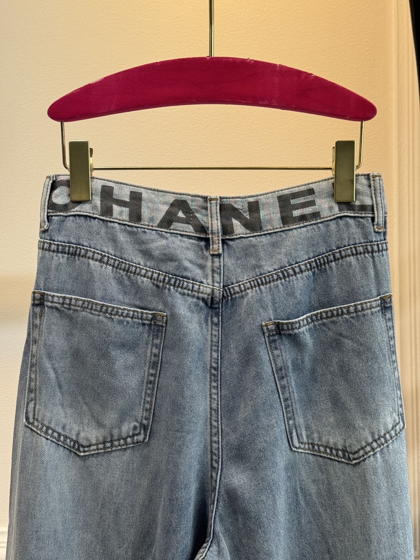 C 25 New distressed light wash jeans with logo letter design on waist
