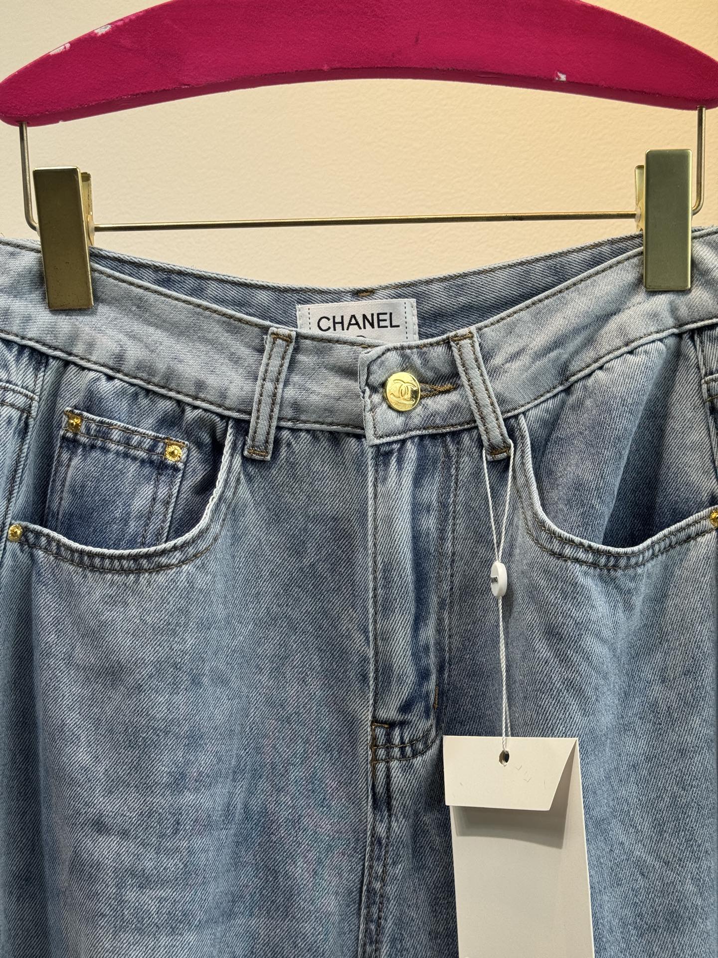C 25 New distressed light wash jeans with logo letter design on waist