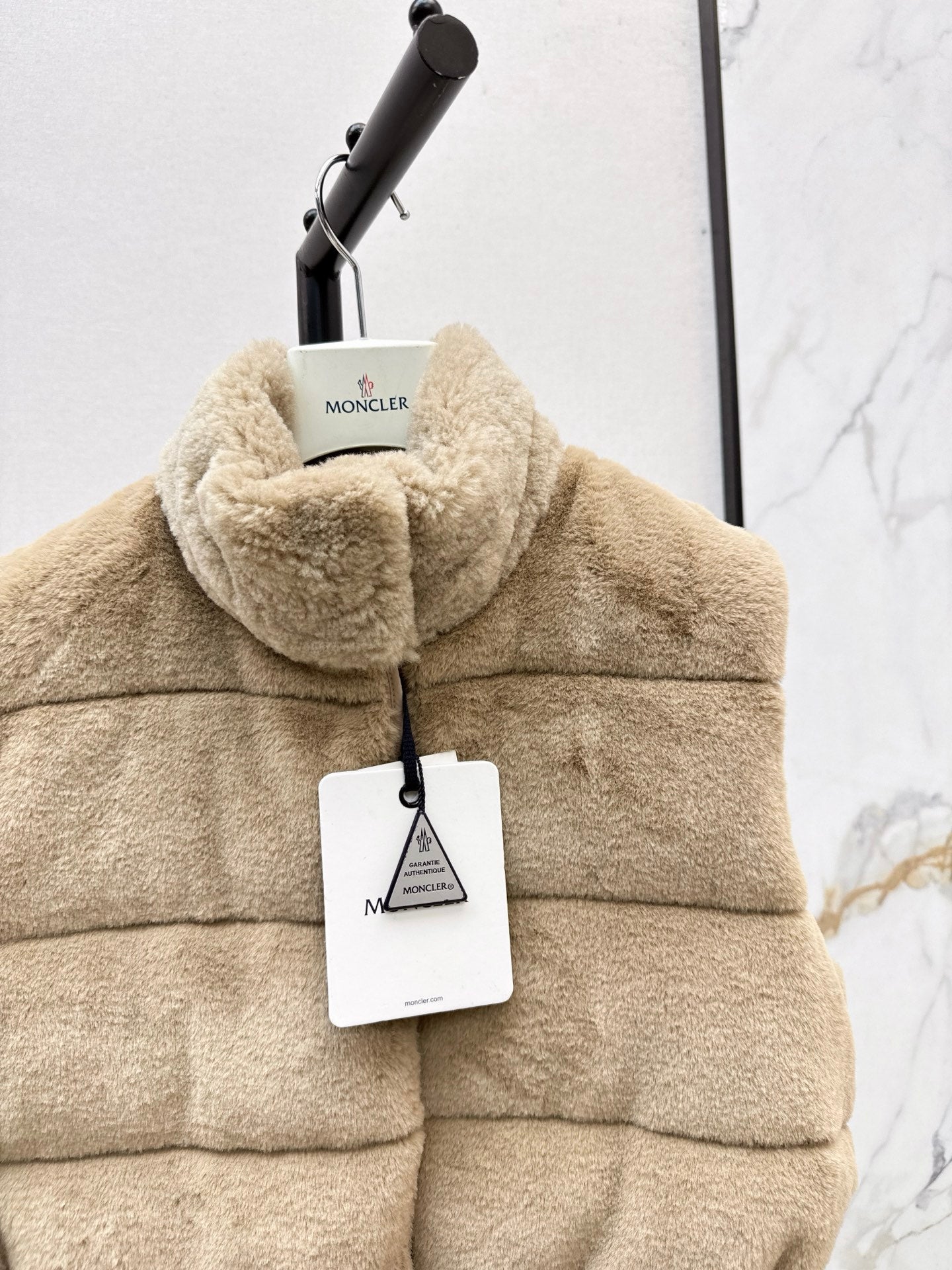 Mon 25 Fluffy stand-up collar down short vest