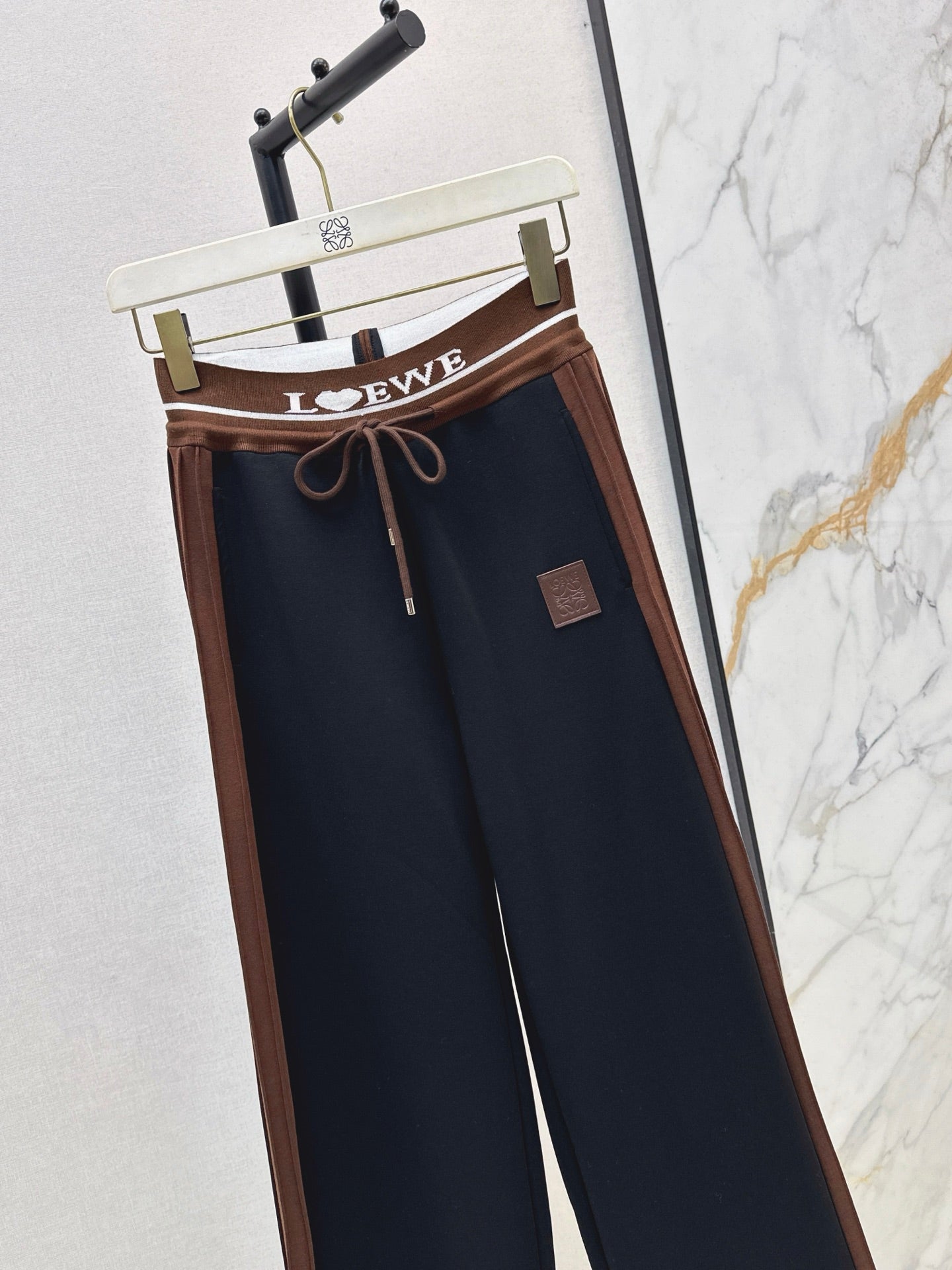 Lo 25 New logo threaded straight-leg trousers (gray/black)