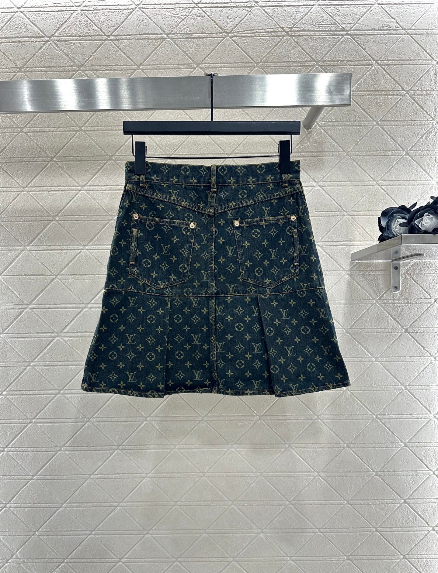 L 25 Denim shirt + pleated skirt set