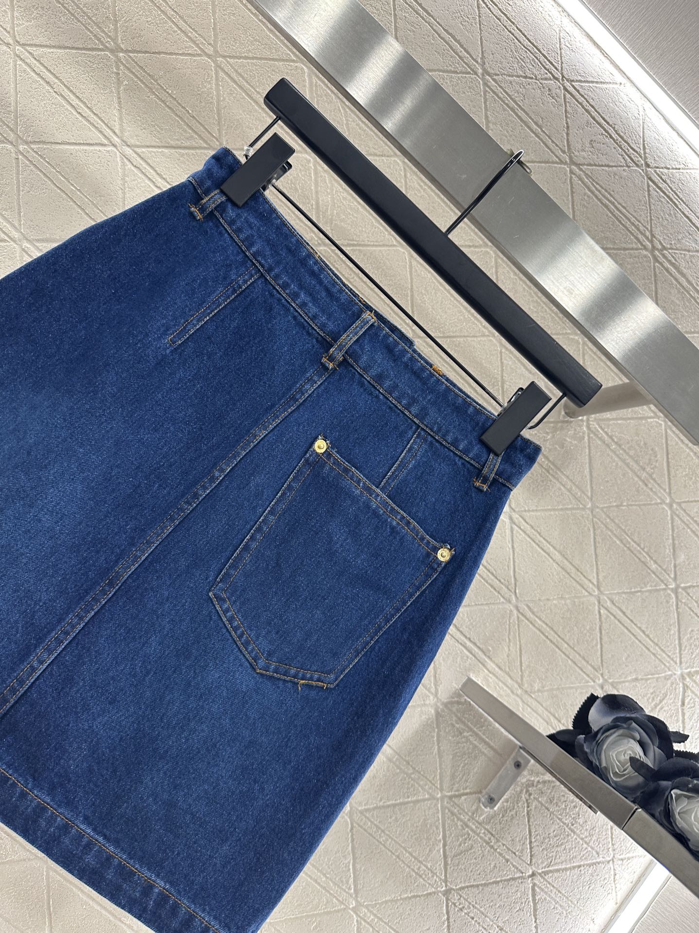 L 25 Cat keychain hip skirt