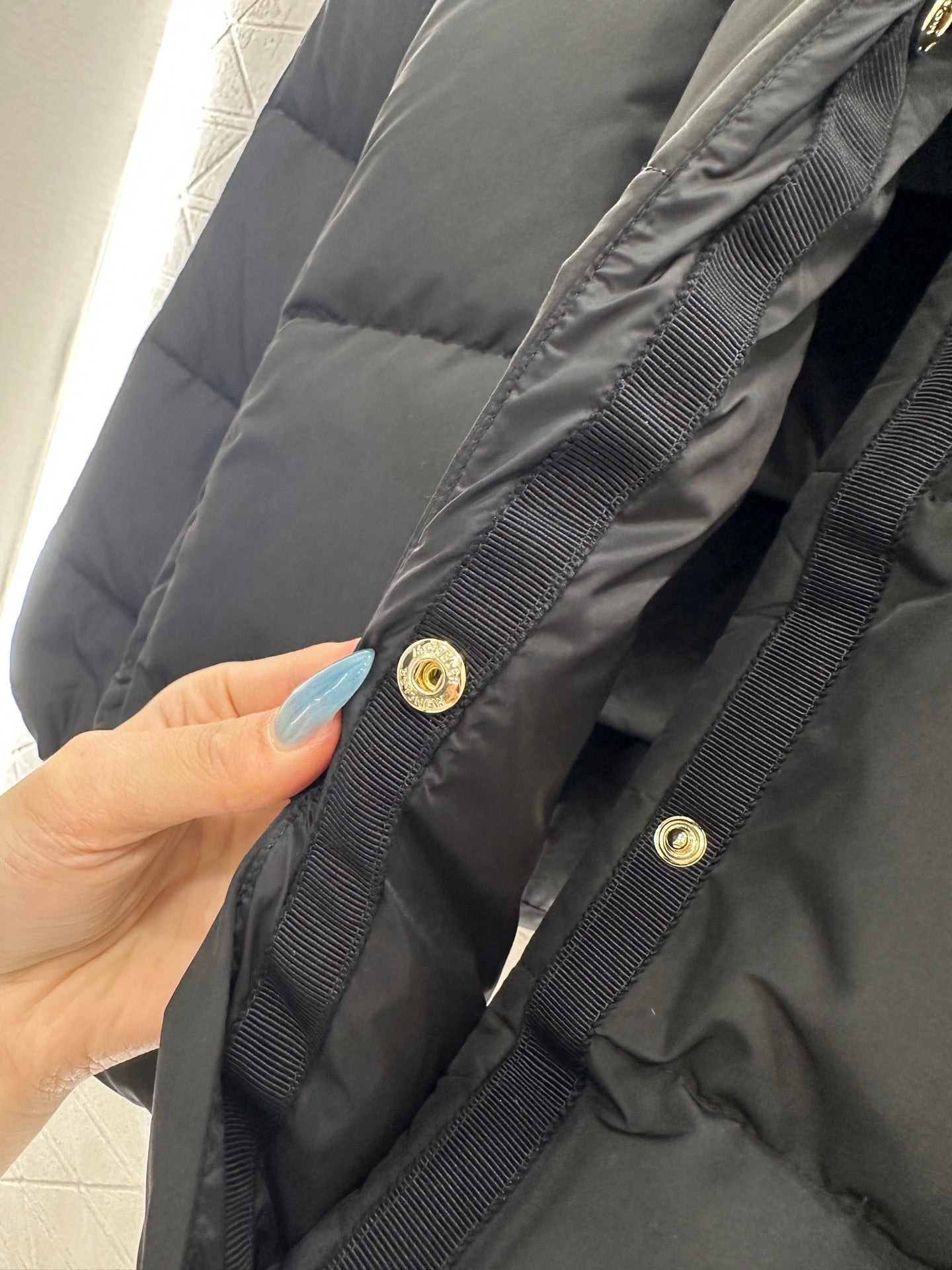 Mon 25 embossed stand collar down jacket