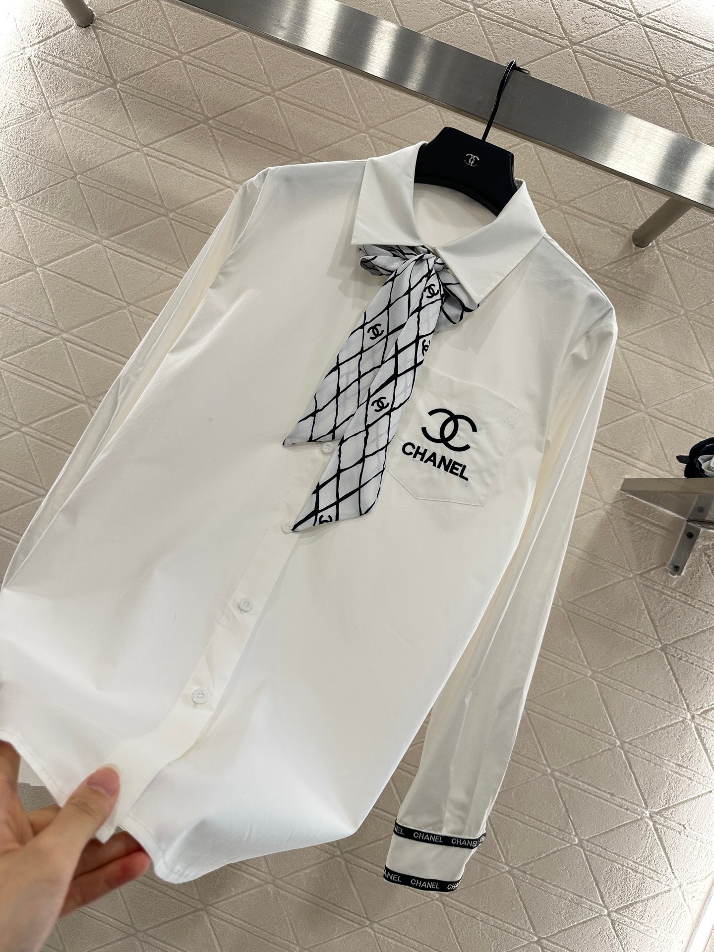 C 25 Printed silk scarf shirt(white/black)