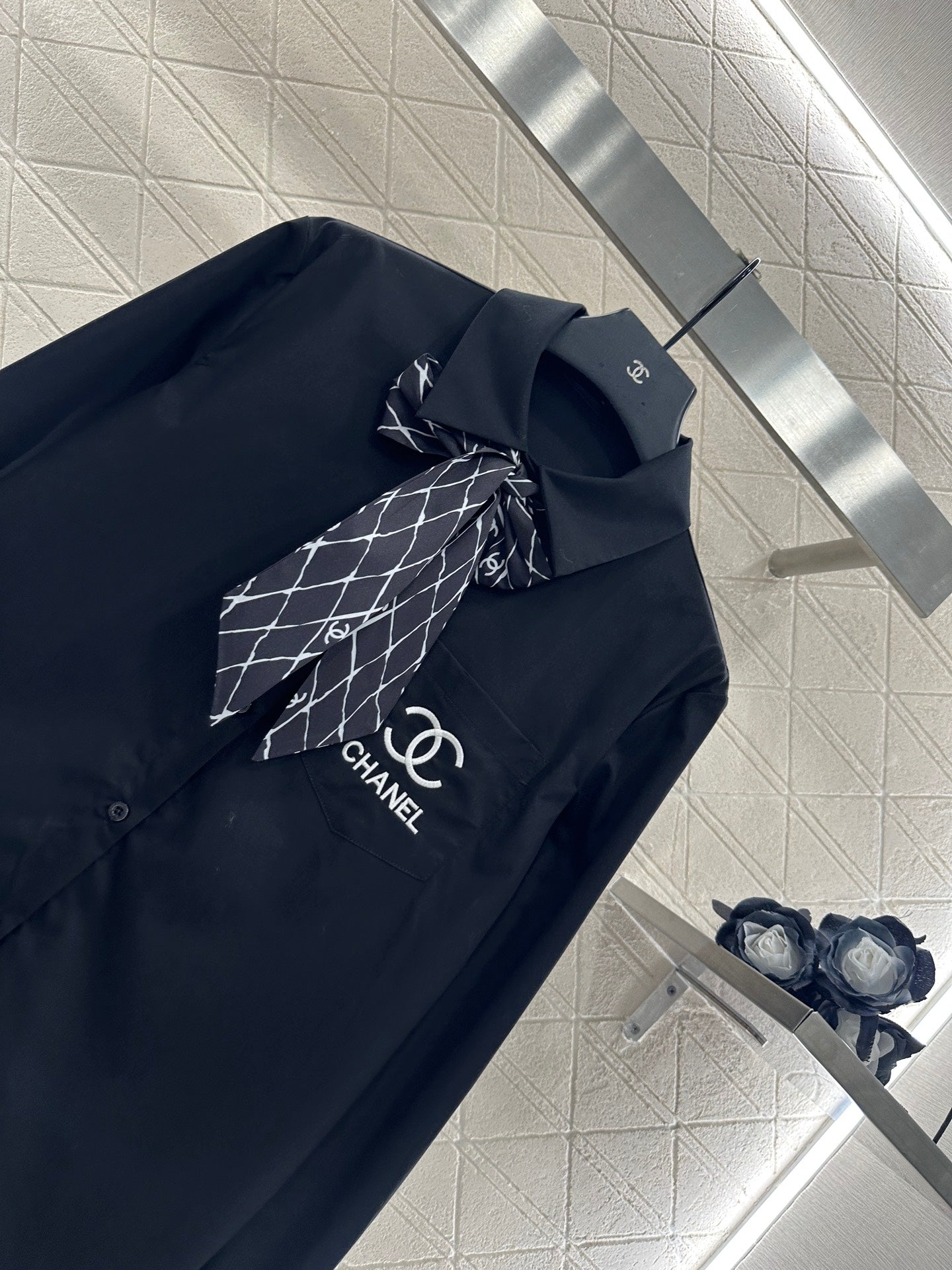 C 25 Printed silk scarf shirt(white/black)