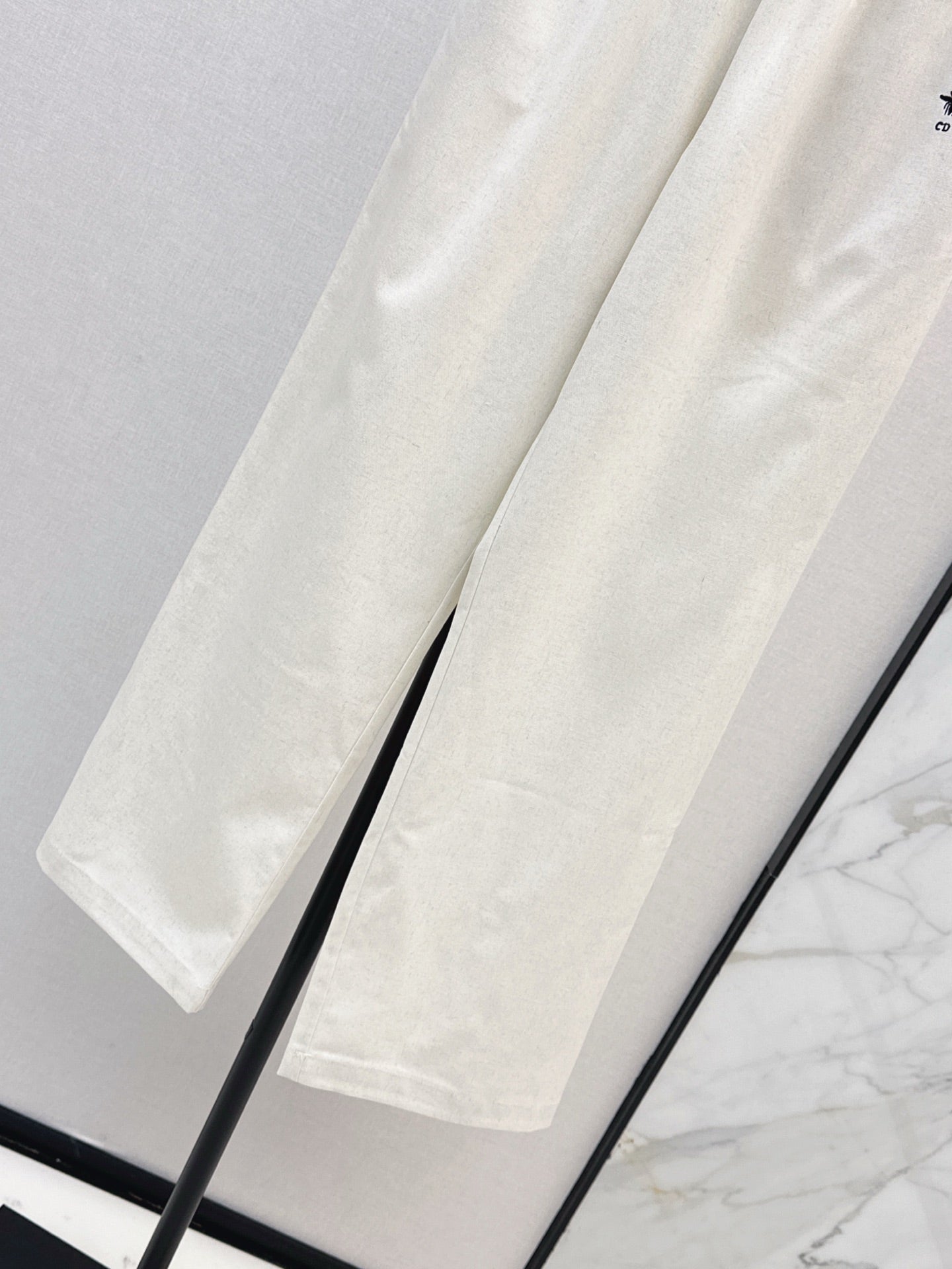 Di 25 Bee embroidered casual pants(BEIGI/BLACK)