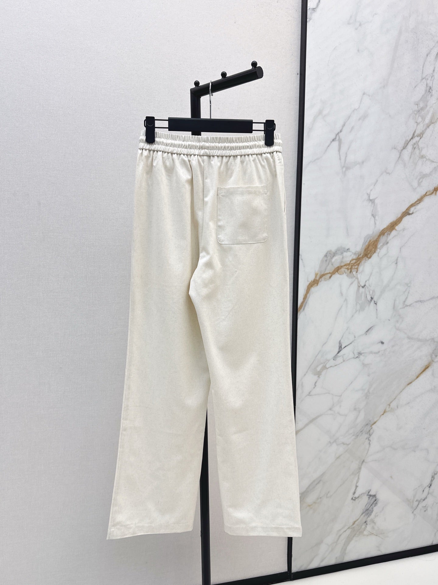 Di 25 Bee embroidered casual pants(BEIGI/BLACK)