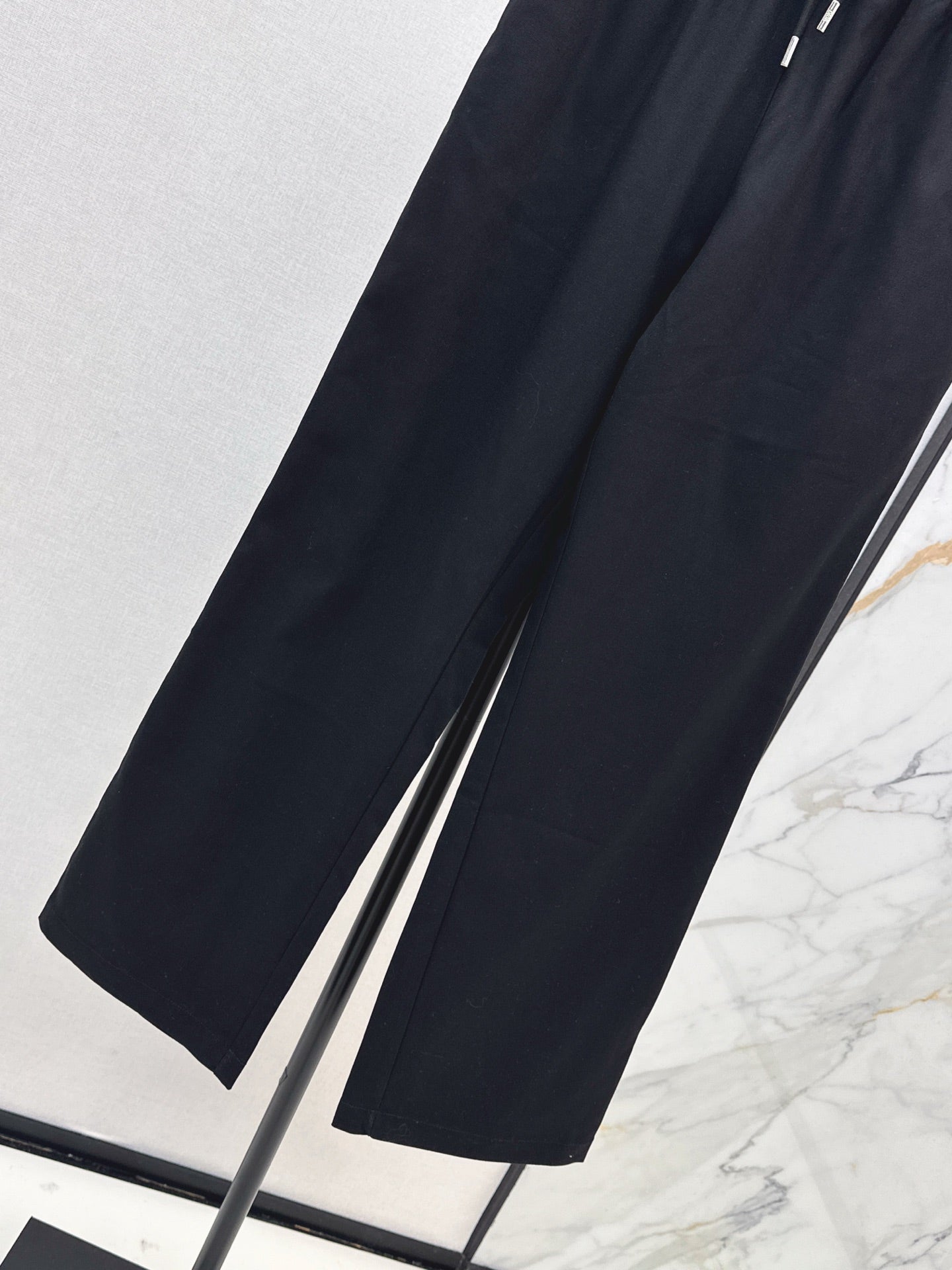 Di 25 Bee embroidered casual pants(BEIGI/BLACK)