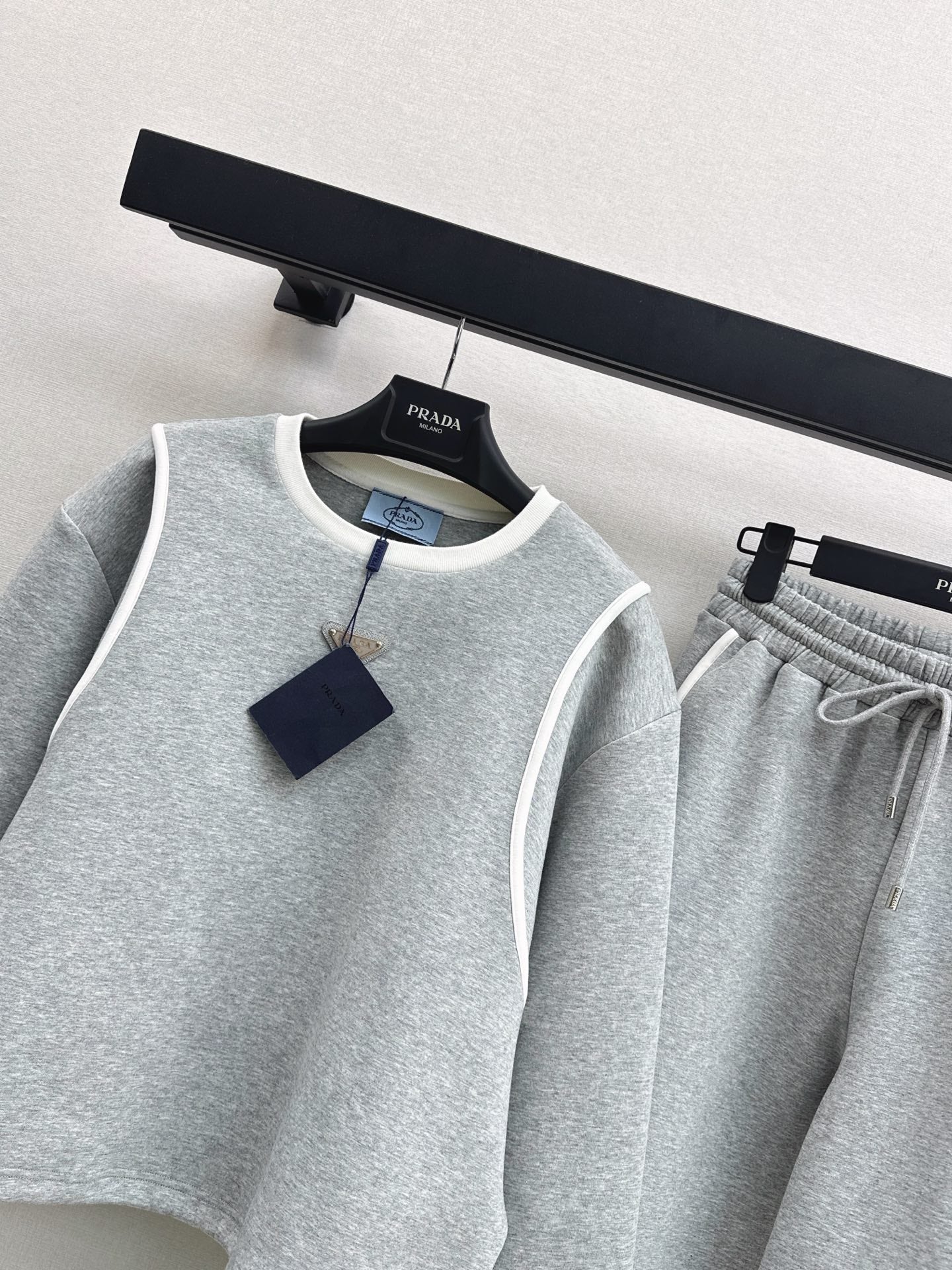 Pr 25 Round-neck sweatshirt with elastic waist and trousers set