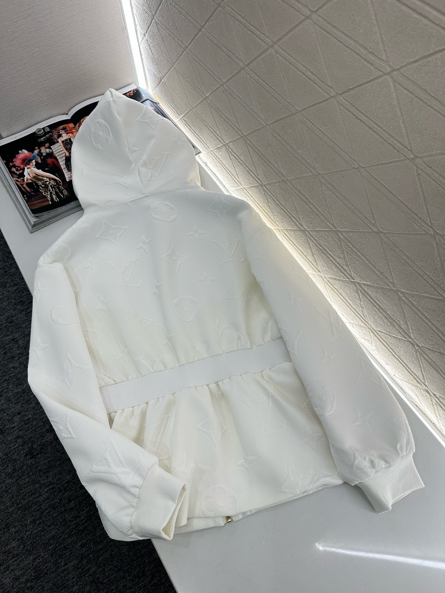 L 25 Embossed LOGO Hooded Waist Jacket and Pants Set