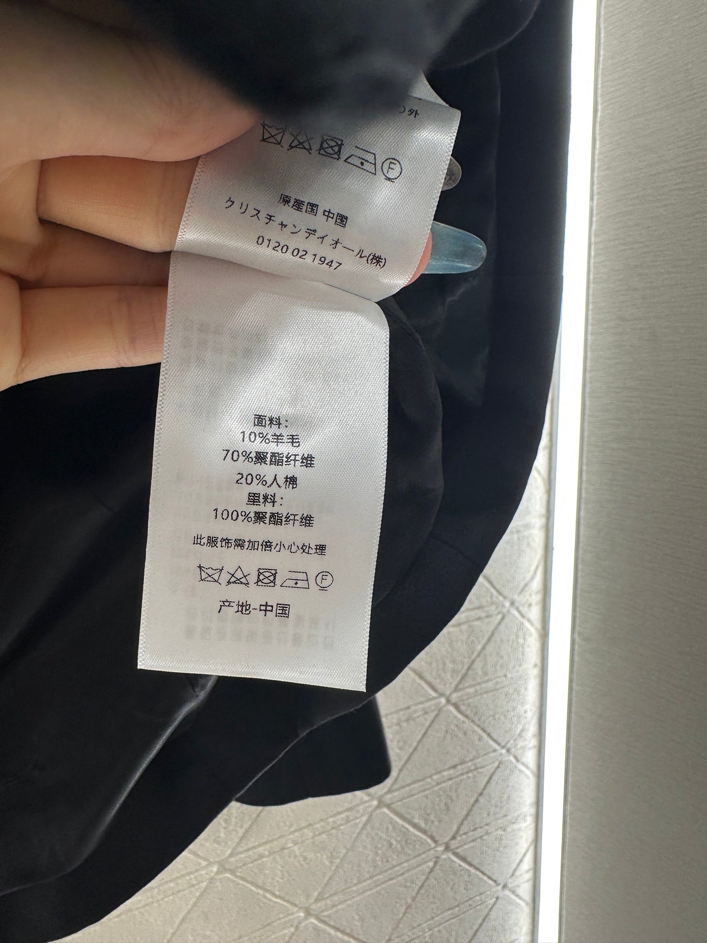 Di 25 Irregular belt-stitched suit