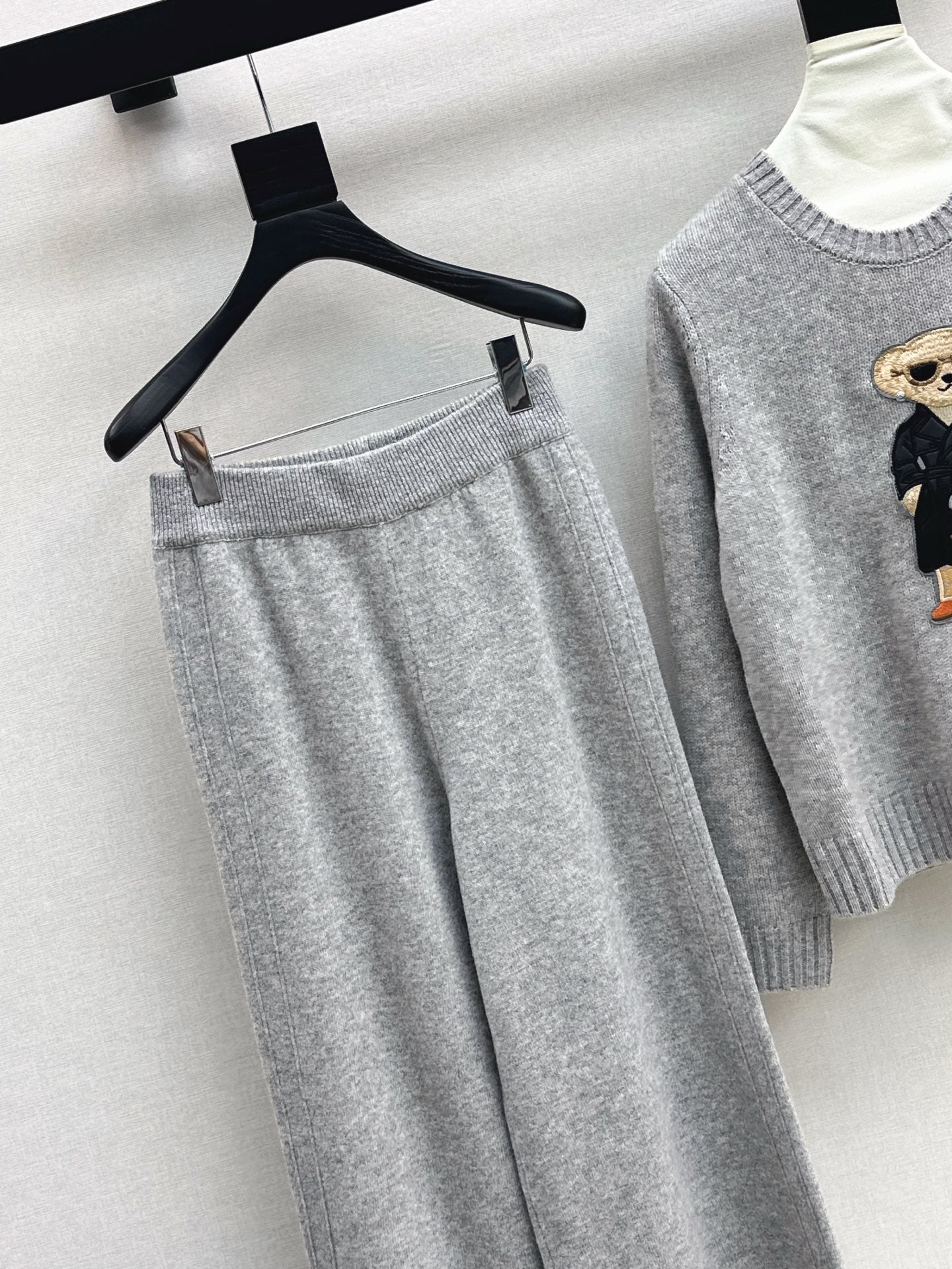 Ral 25 New round neck wool sweater + elastic waist straight pants