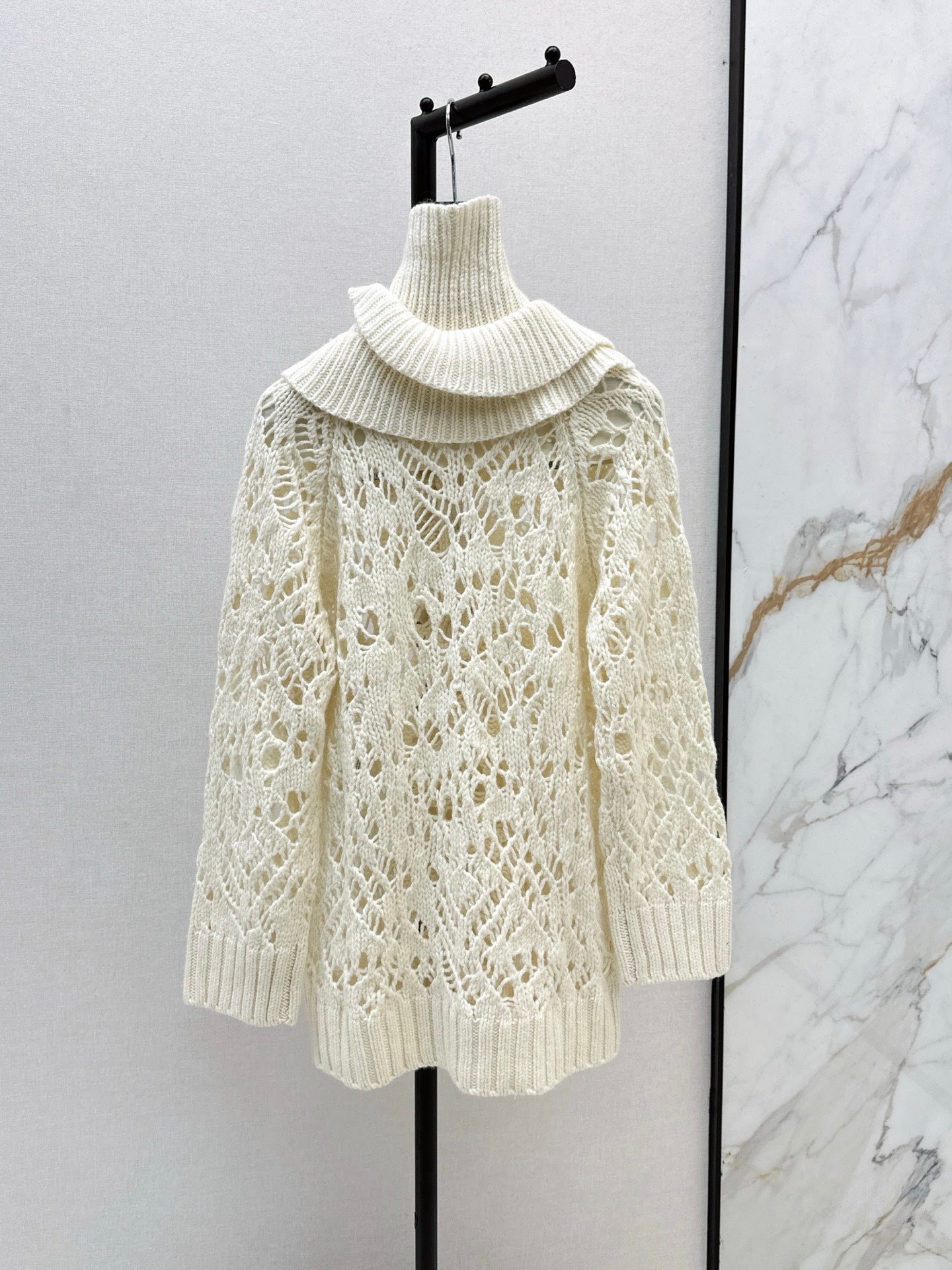 Di 25 Cream color hollow crocheted ruffle sweater (detachable)