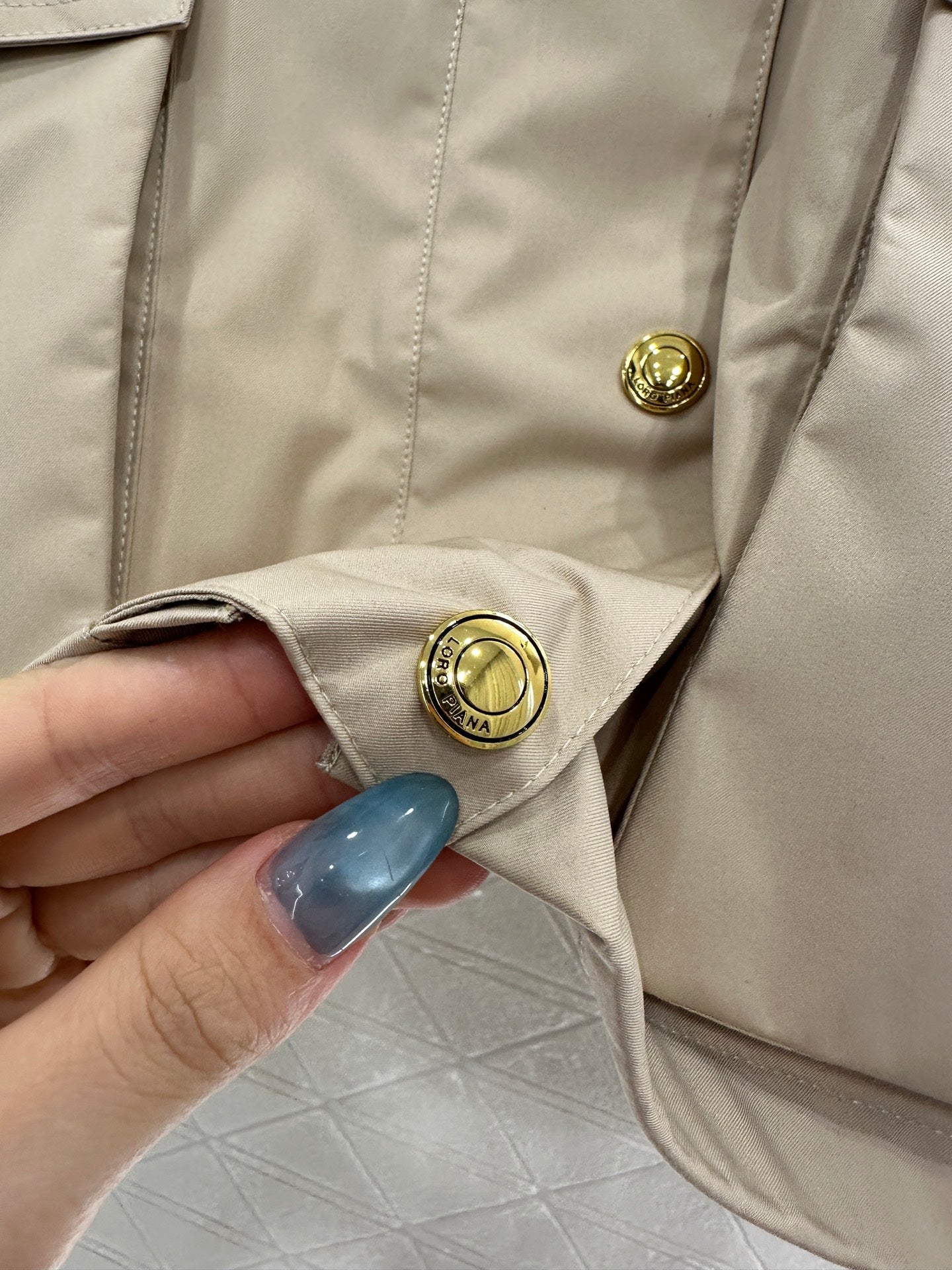 Lor 25 Hooded windbreaker jacket