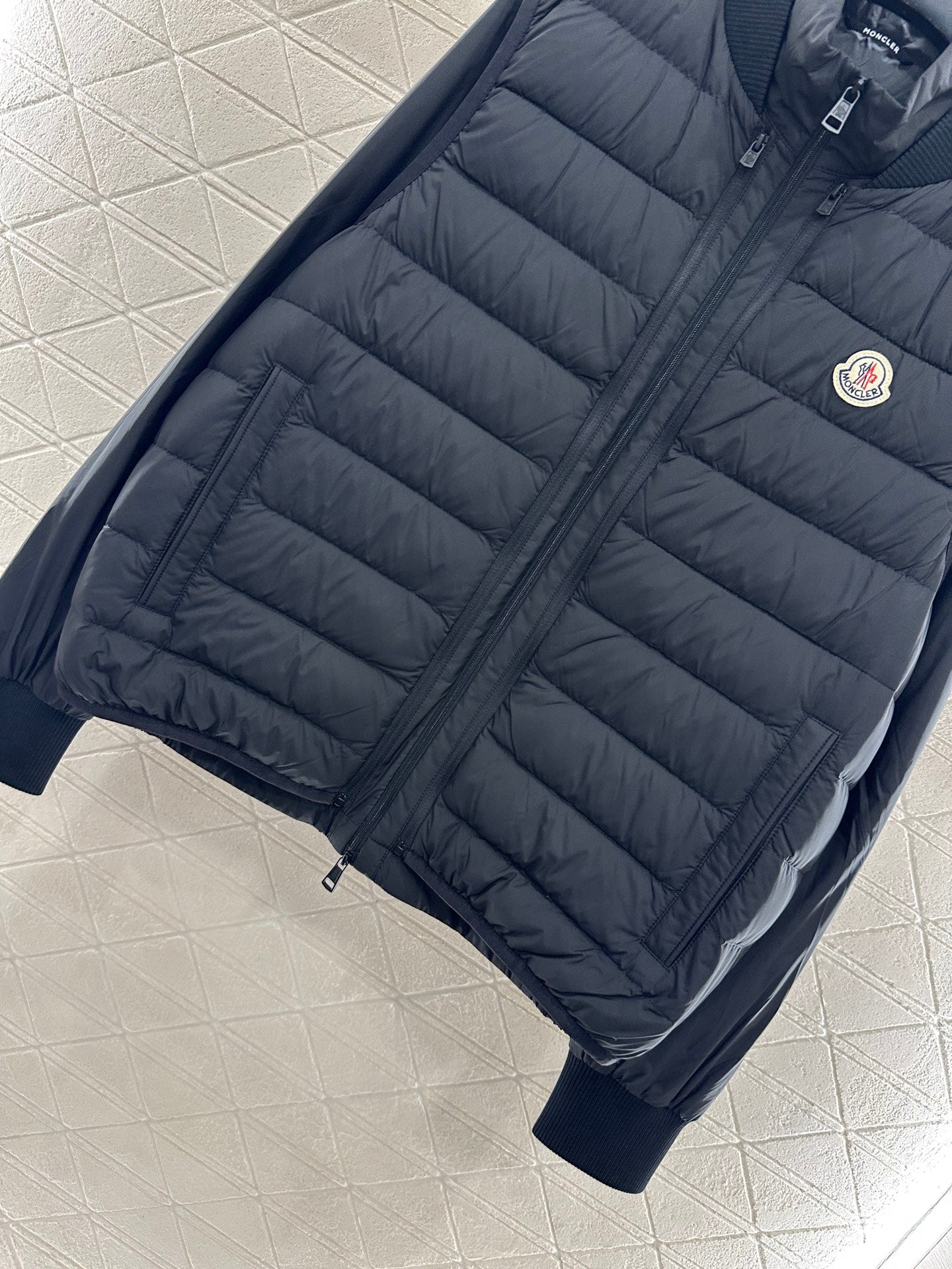 Mon 25 Rectangular embossed down jacket two-piece set