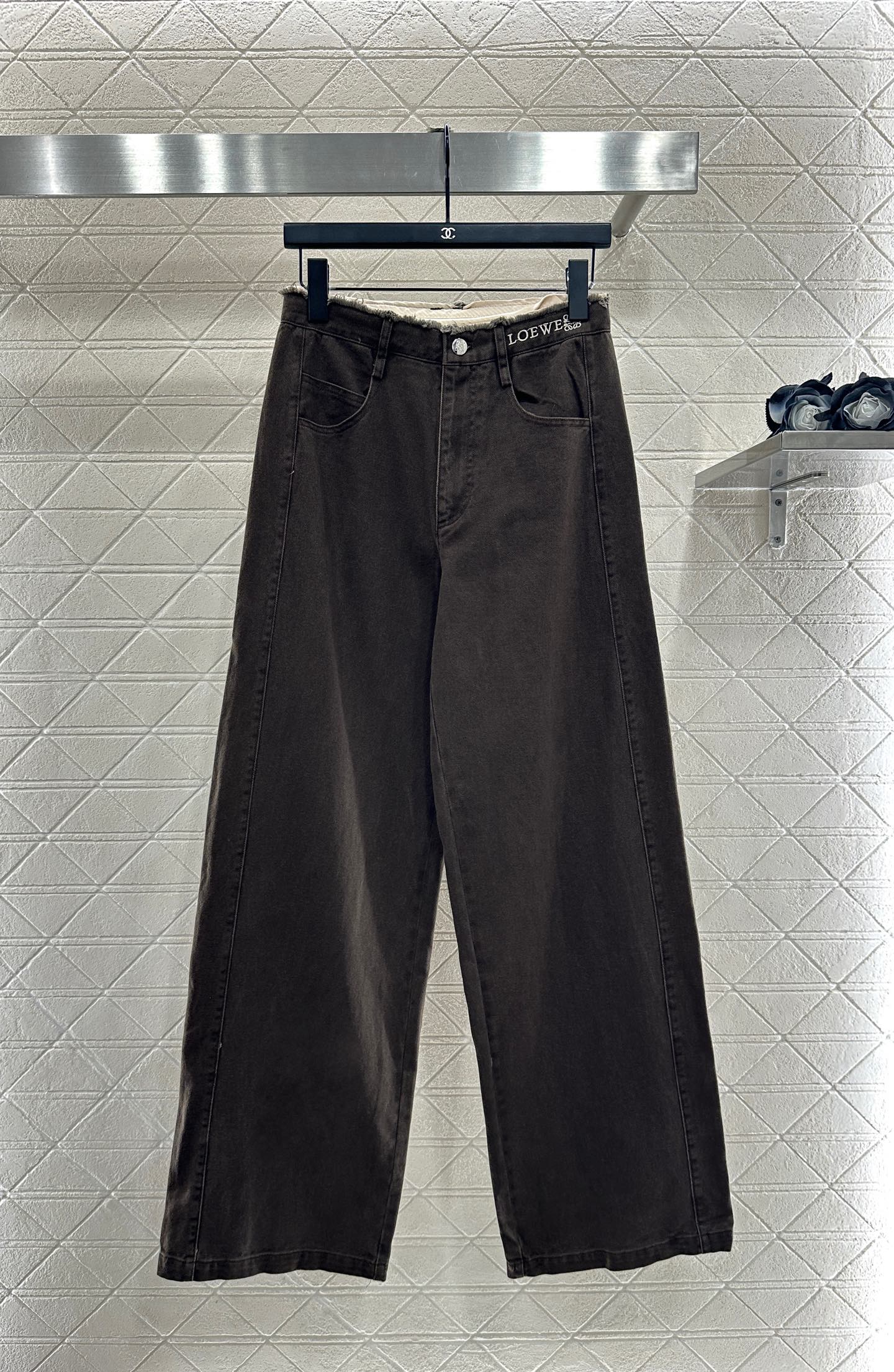 Lo 25 Raw-edge logo denim trousers(blue/brown)
