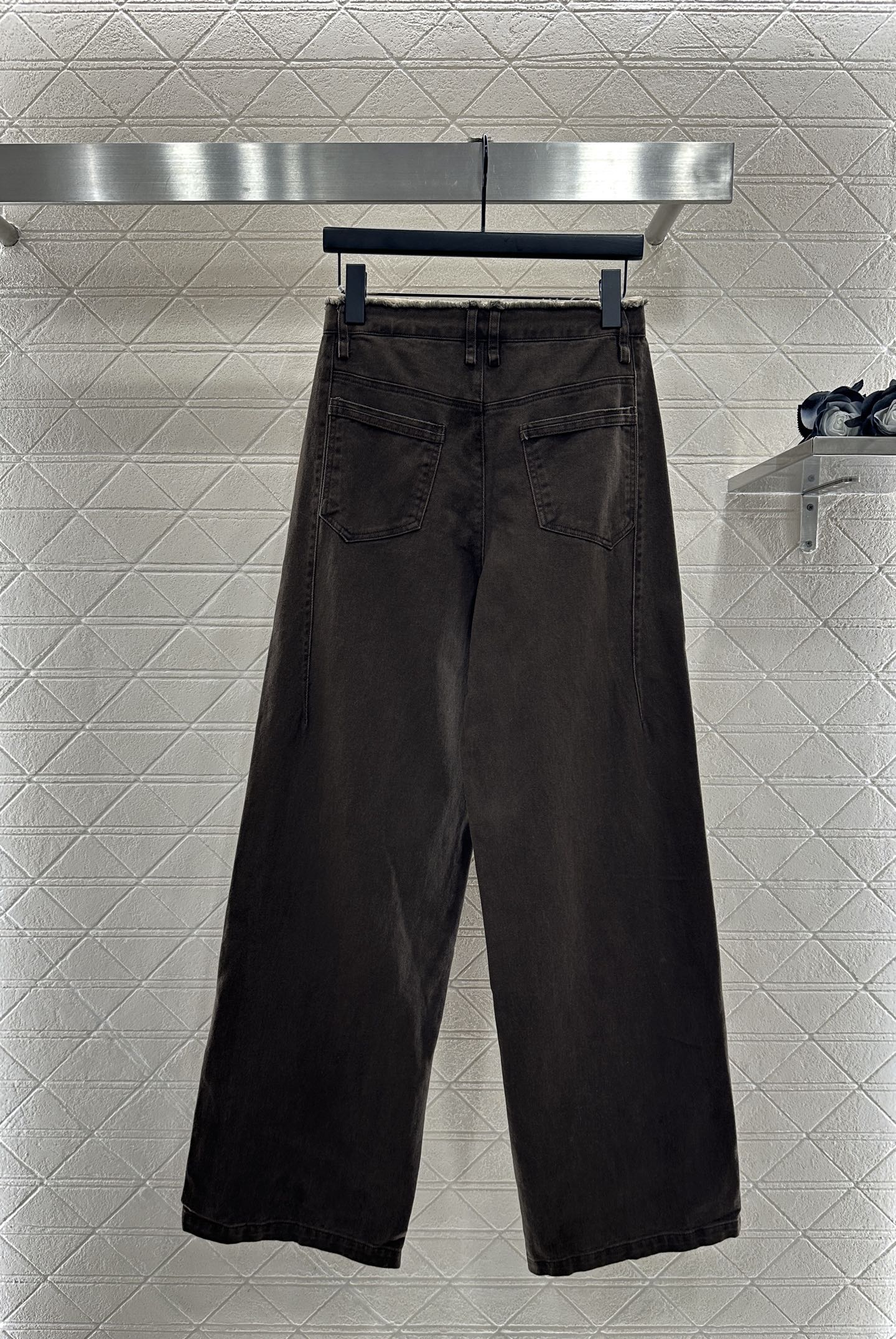 Lo 25 Raw-edge logo denim trousers(blue/brown)
