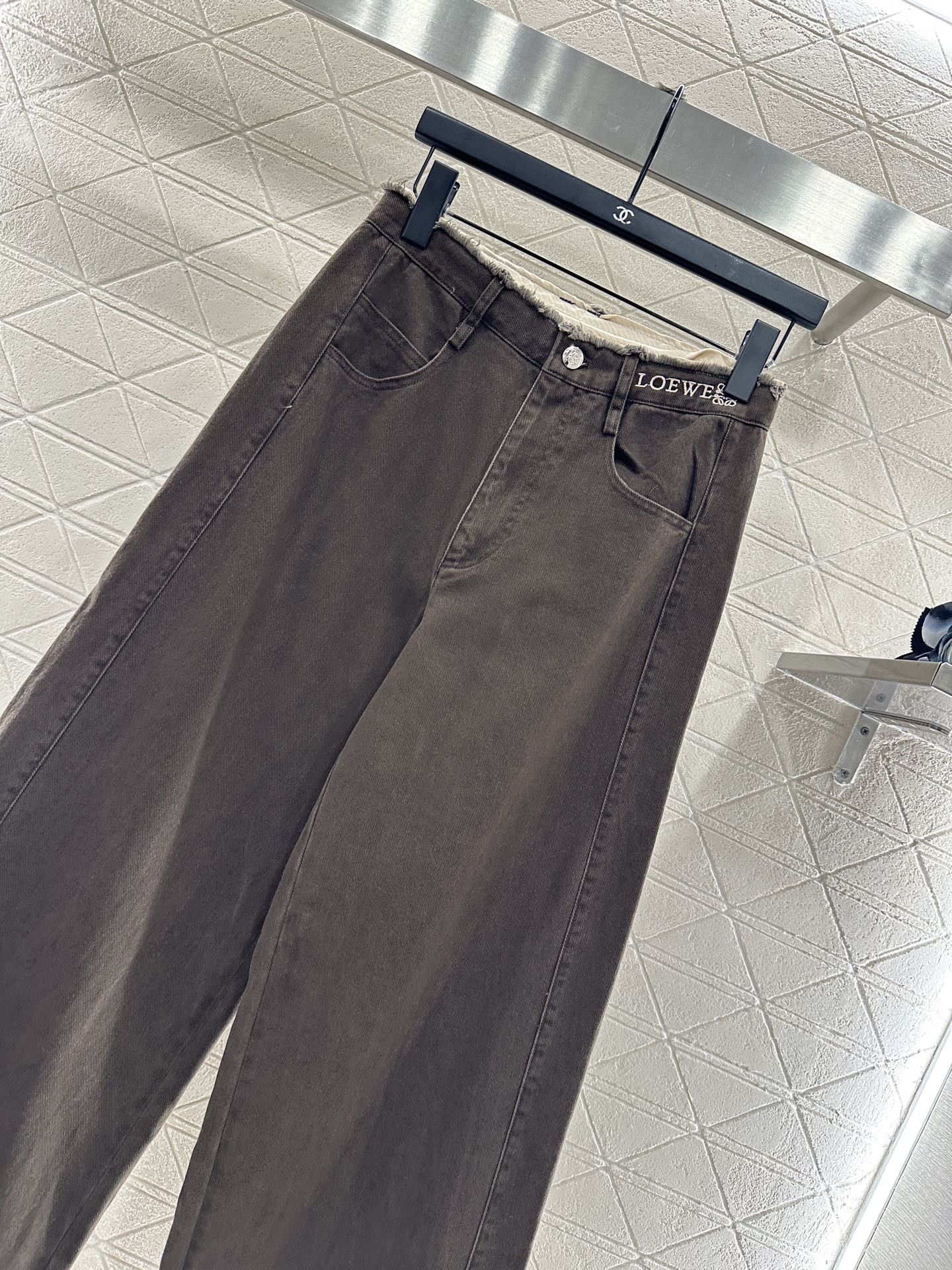 Lo 25 Raw-edge logo denim trousers(blue/brown)
