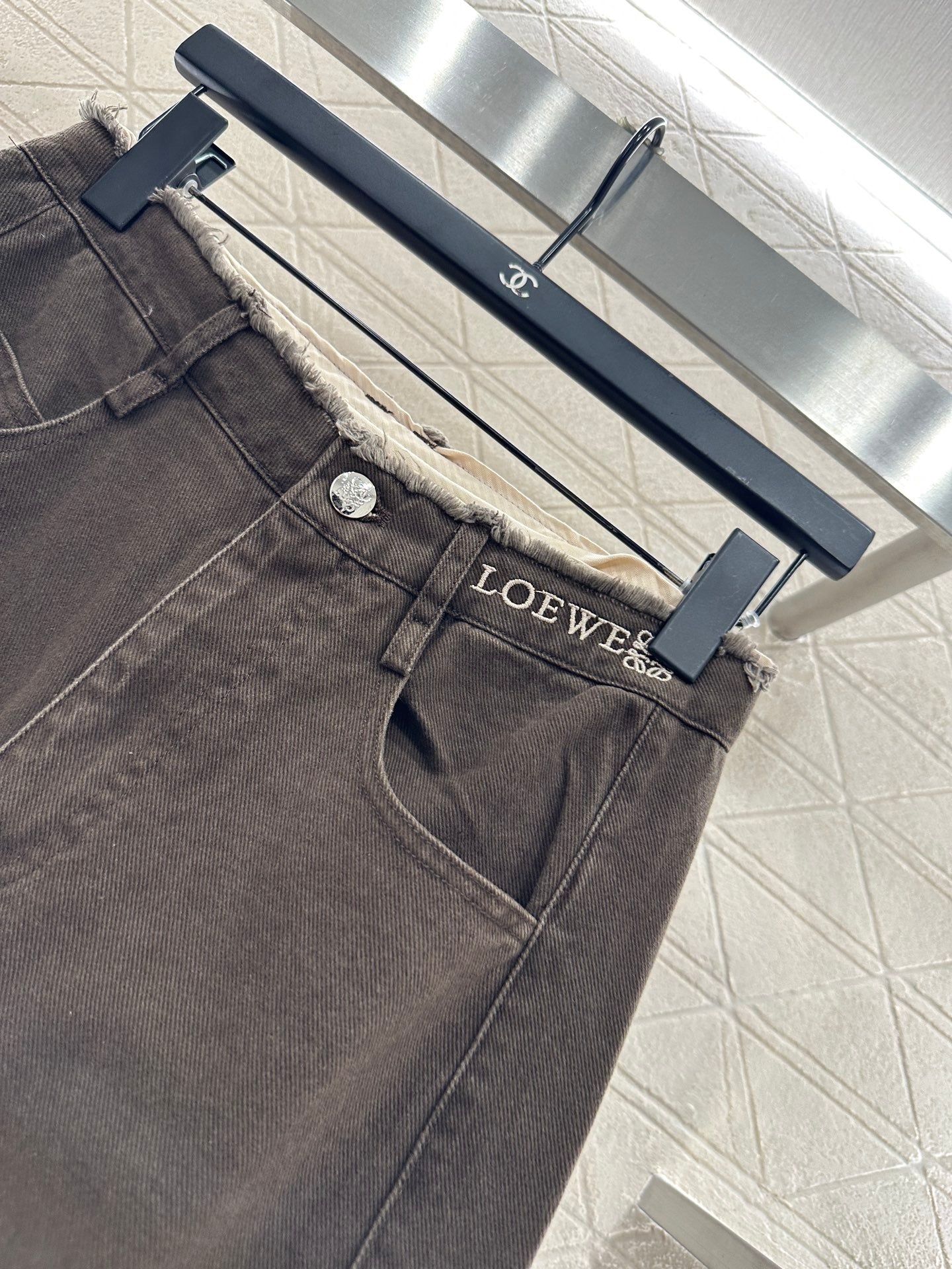 Lo 25 Raw-edge logo denim trousers(blue/brown)