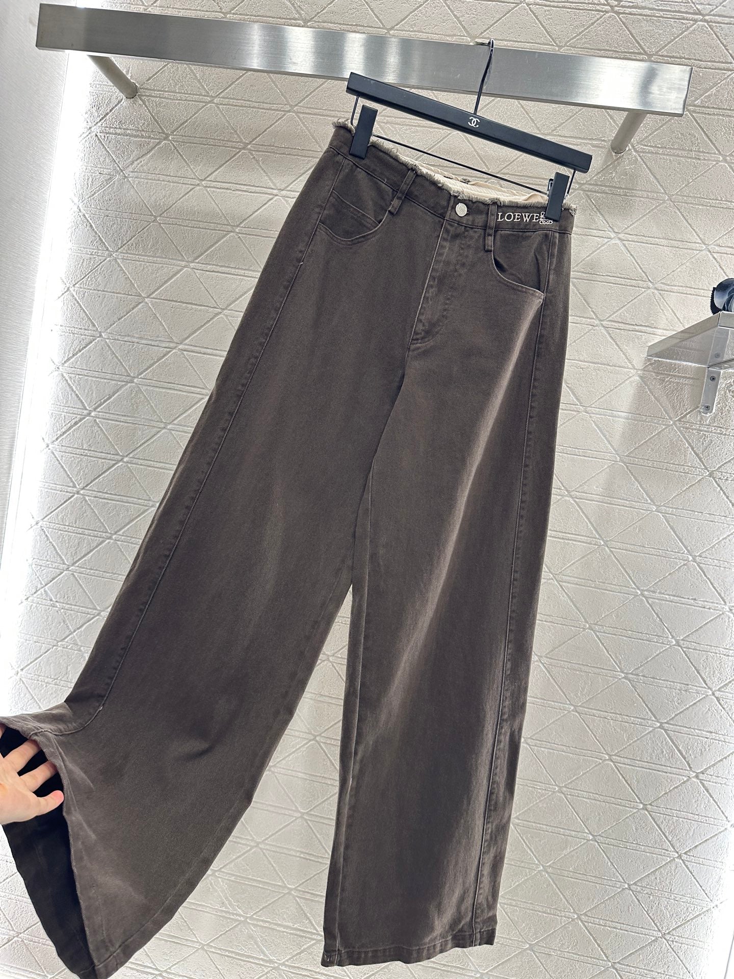 Lo 25 Raw-edge logo denim trousers(blue/brown)