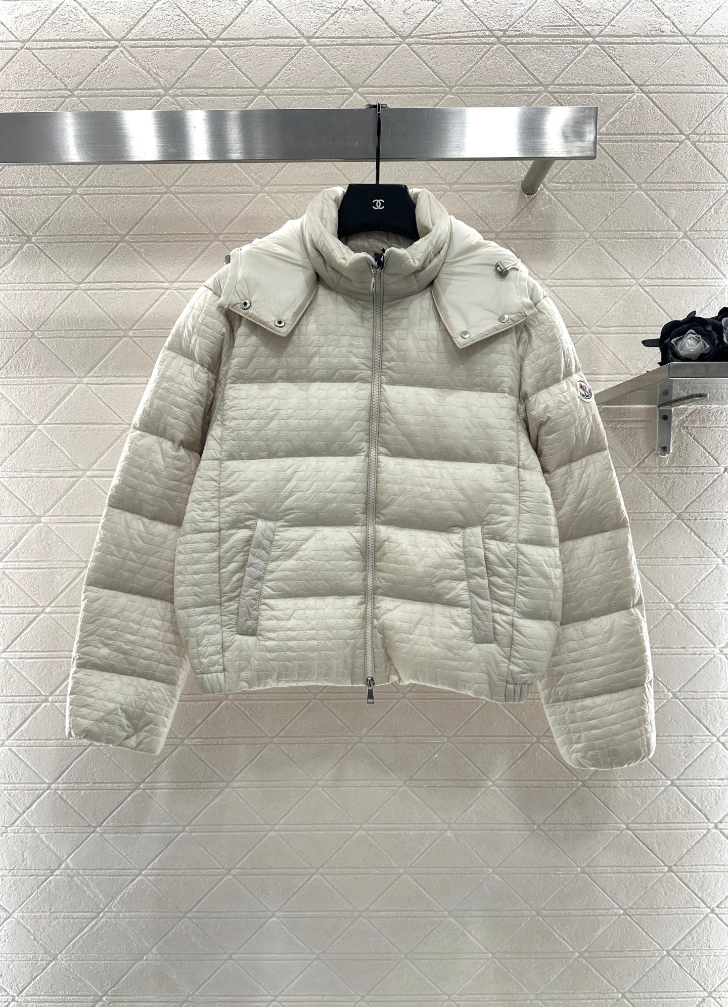 Mon 25 Hooded down jacket