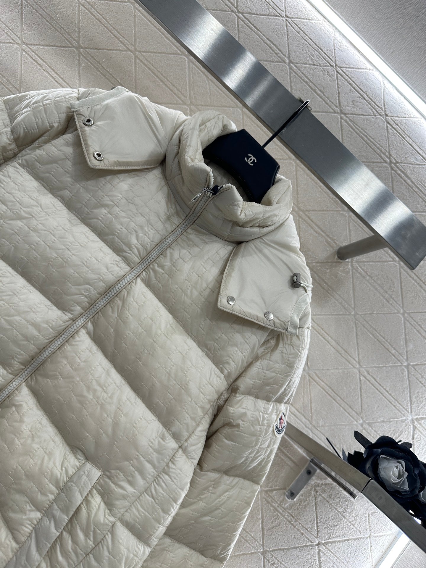 Mon 25 Hooded down jacket