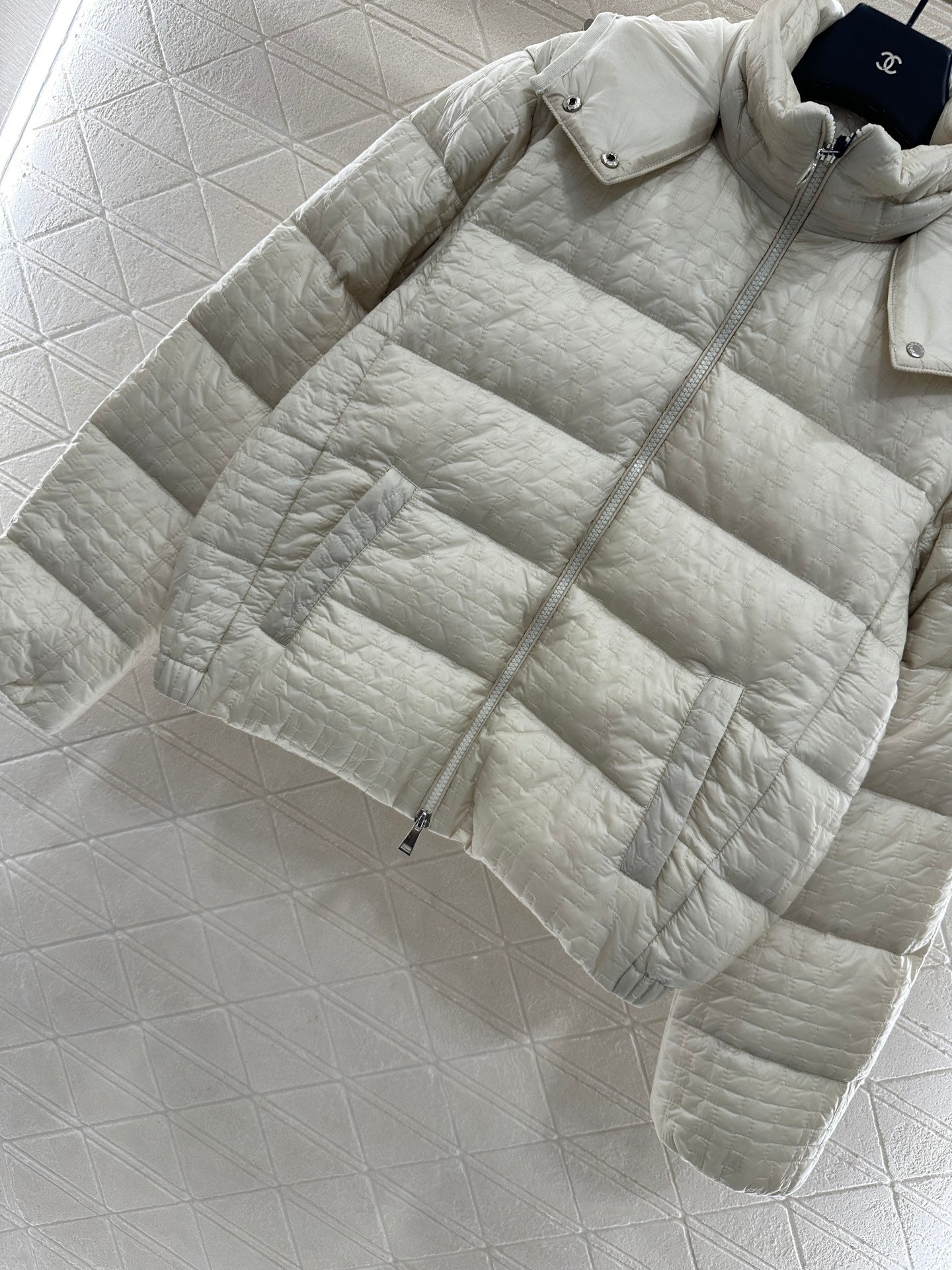 Mon 25 Hooded down jacket