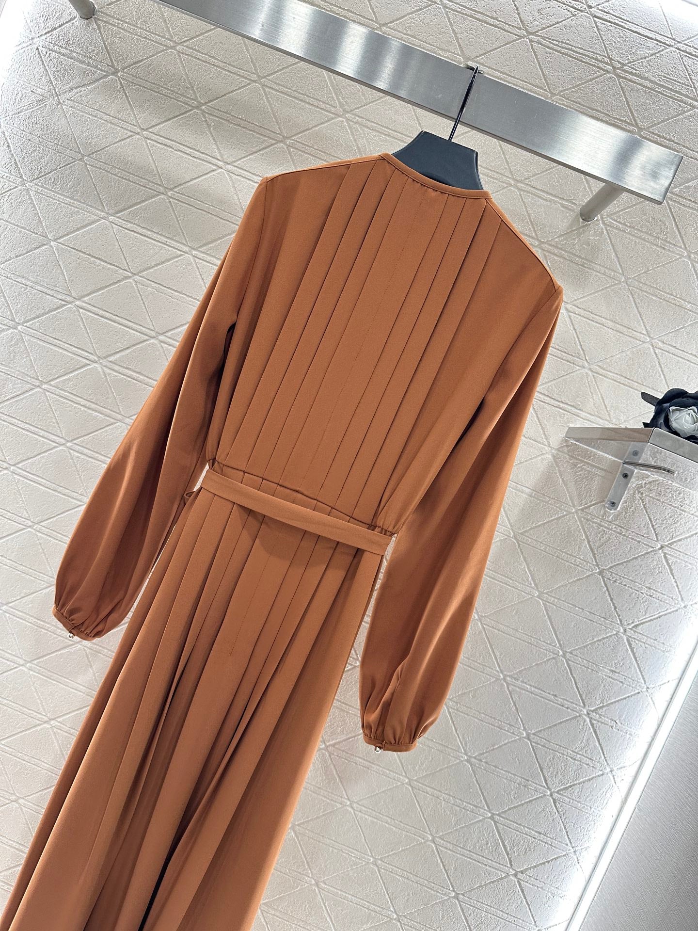 L 25 Clover pleated dress