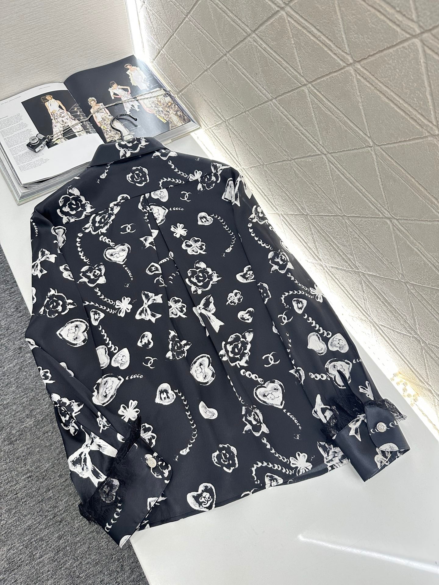 C 25 Letter stitch printed silk lace shirt