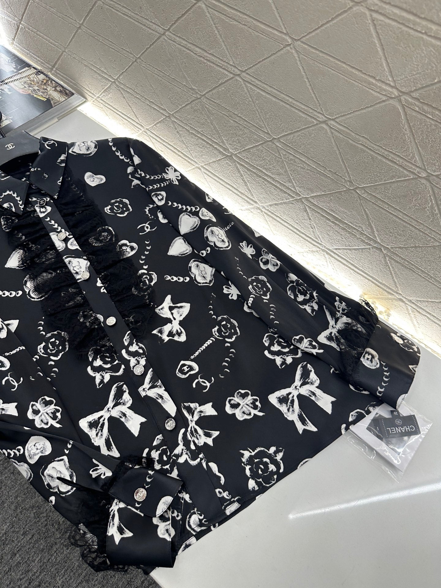 C 25 Letter stitch printed silk lace shirt