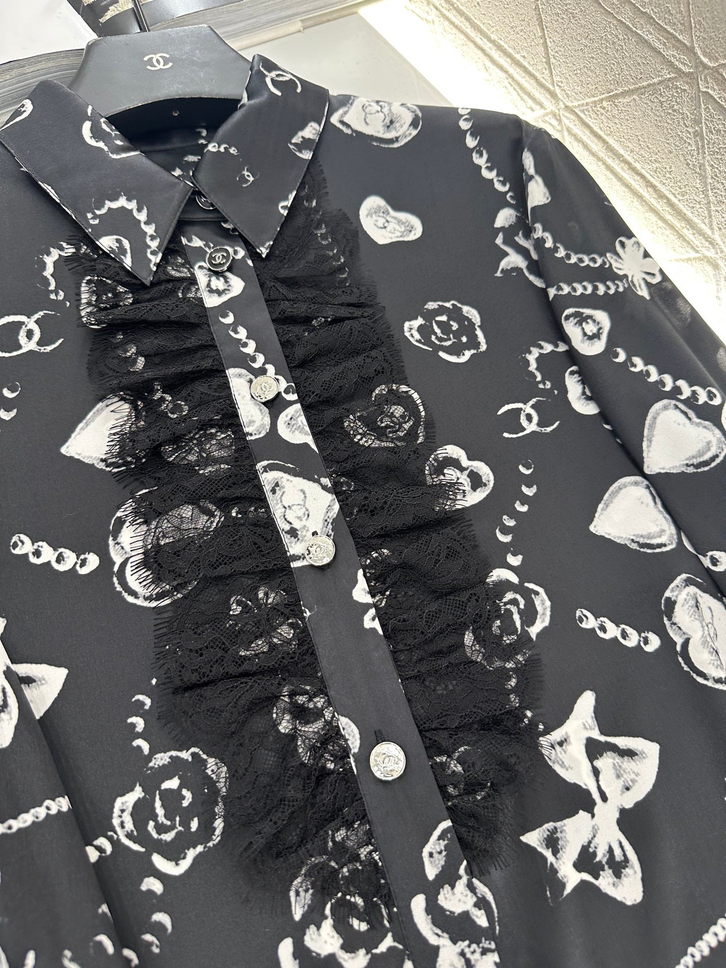 C 25 Letter stitch printed silk lace shirt