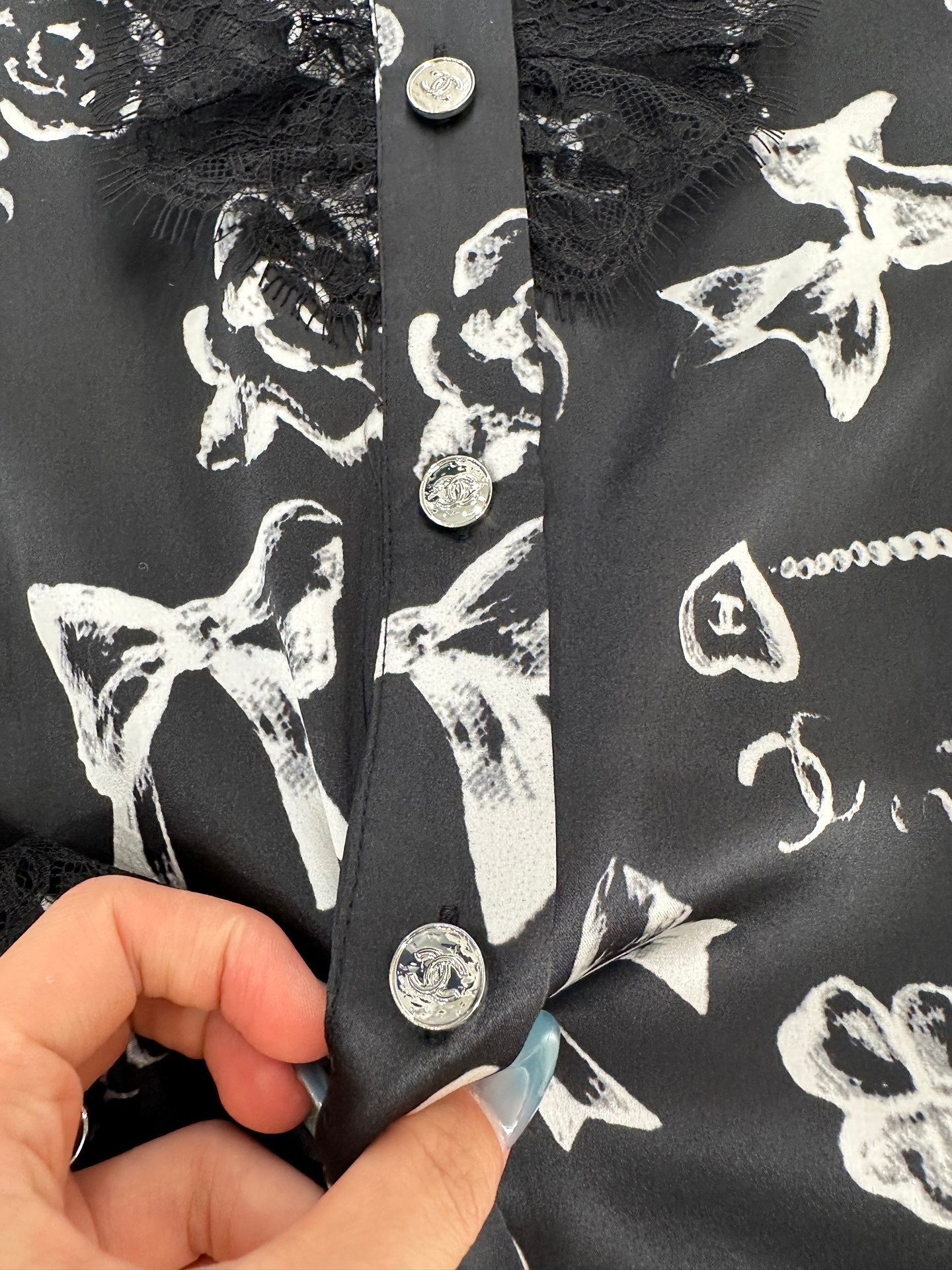 C 25 Letter stitch printed silk lace shirt
