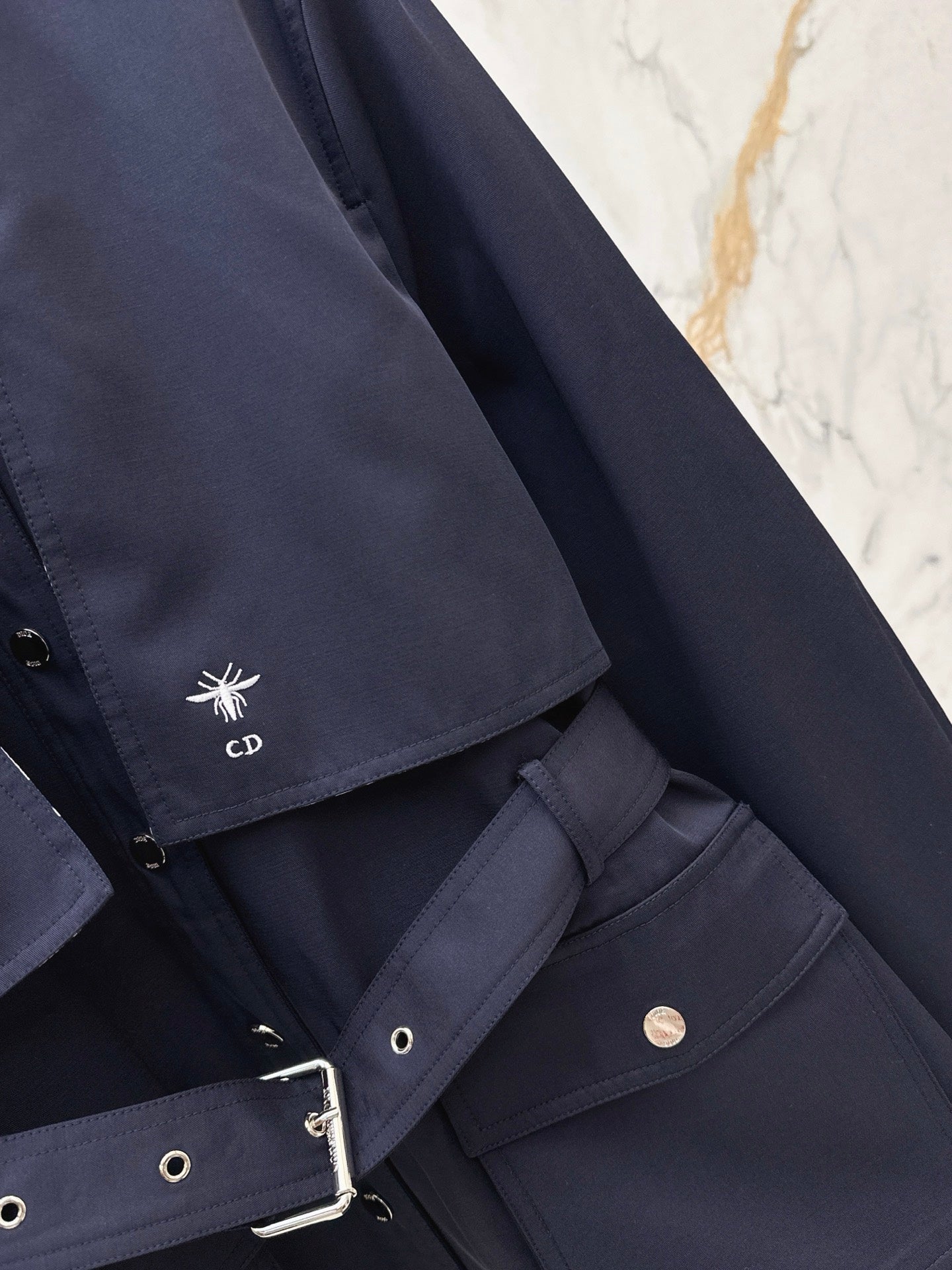 Di 25 Embroidered bee waist cinching jacket(KHAKI/NAVY)