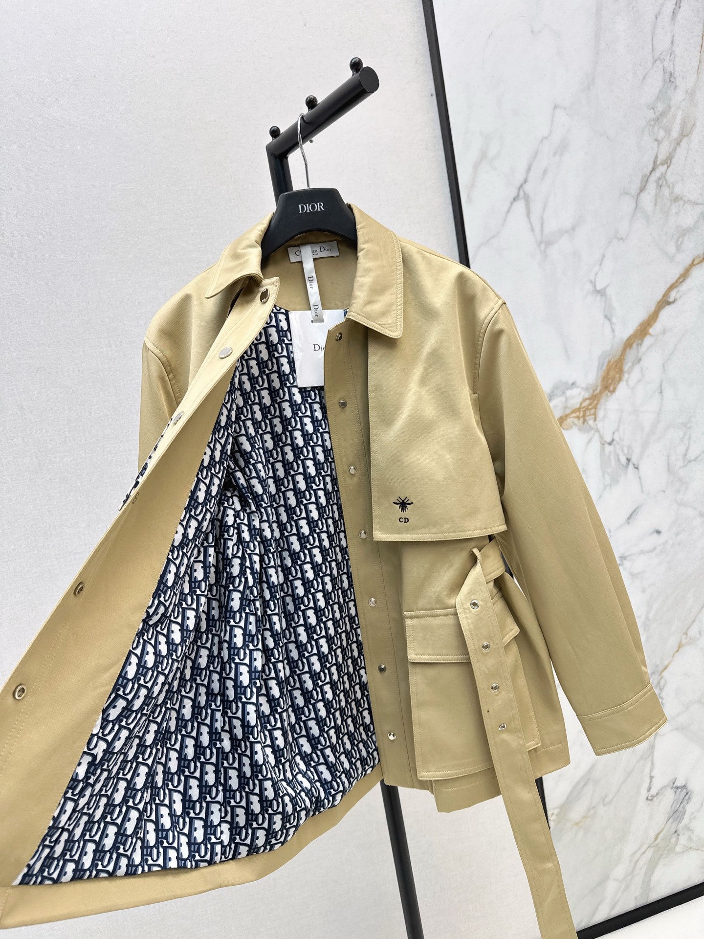 Di 25 Embroidered bee waist cinching jacket(KHAKI/NAVY)