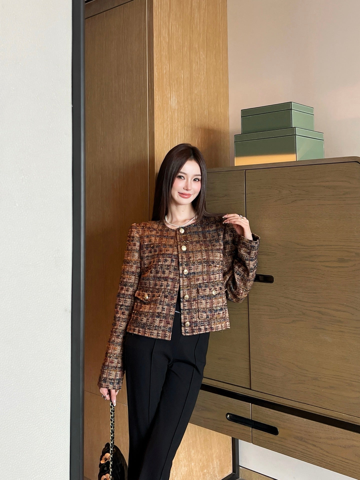 C 25 New woven jacket with border design
