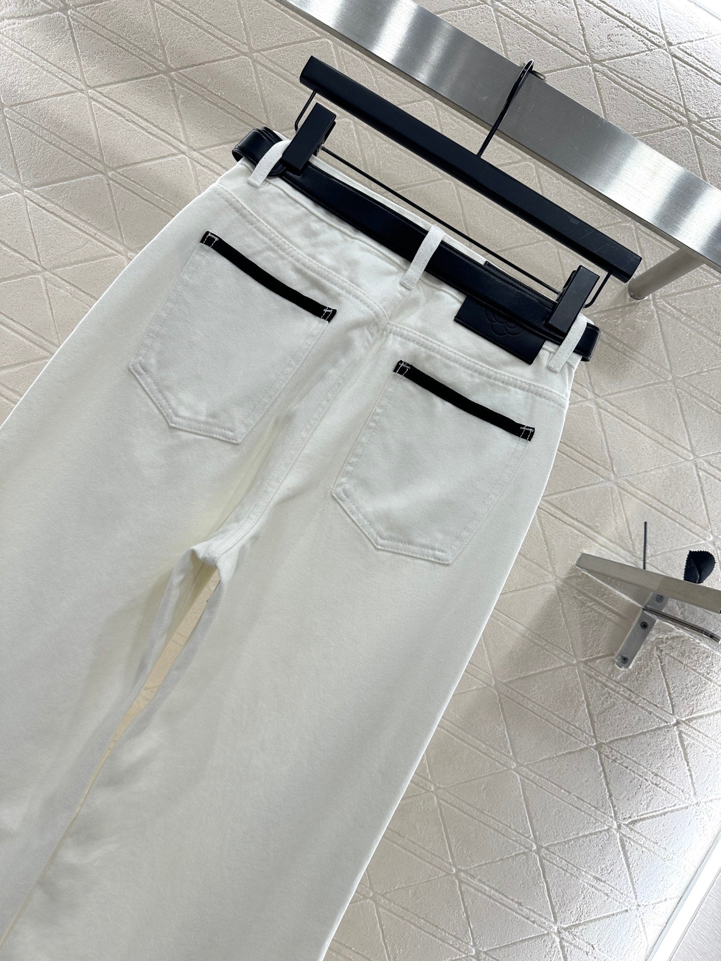 C 25 Belted wide-leg jeans