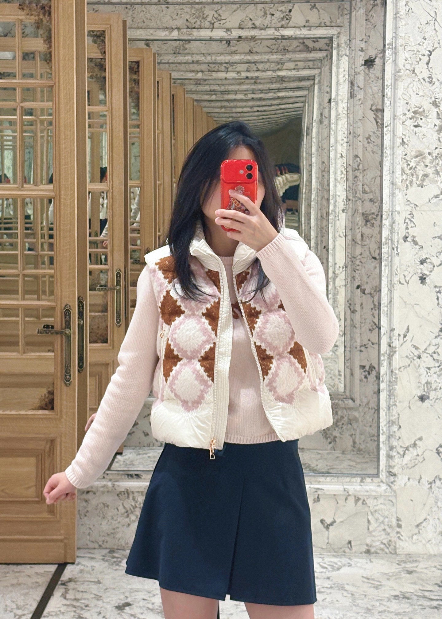 Mon 25 Diamond embroidery paneled down vest