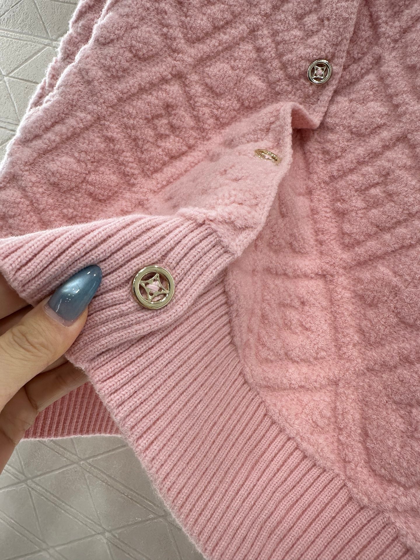 L 25 jacquard logo wool and cashmere cardigan