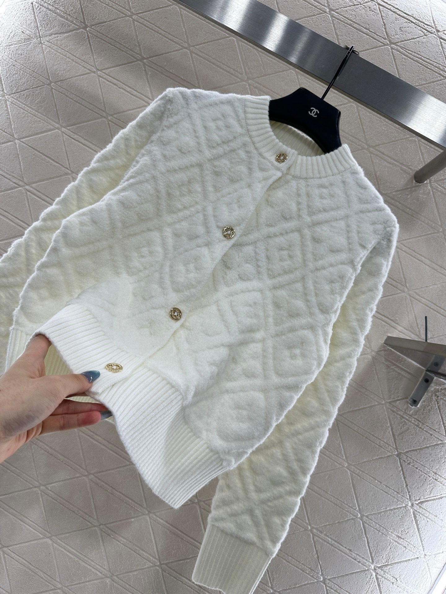 L 25 jacquard logo wool and cashmere cardigan