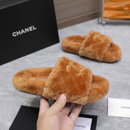 C 25 Lambswool slippers