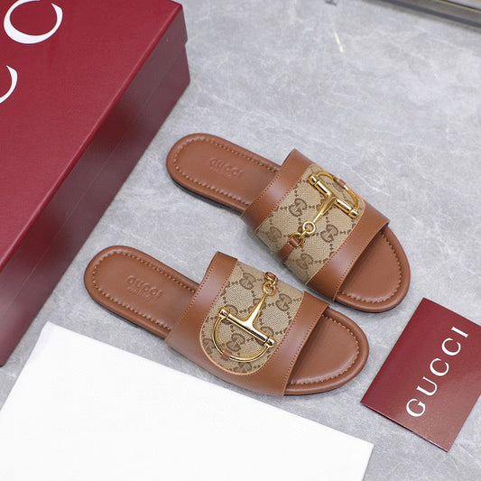 G 25 Chain buckle sandals