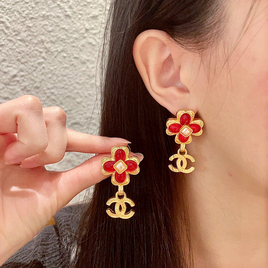 C 25  Flower Earrings