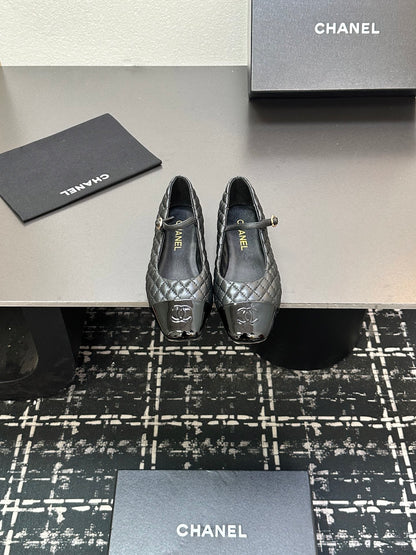 C 25 Diamond-patterned Mary Jane square-toe flats