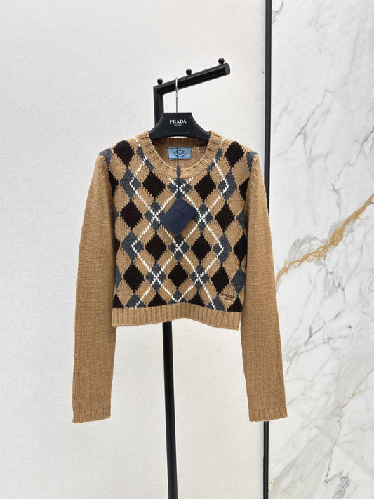 P 25 College style diamond plaid long sleeved sweater