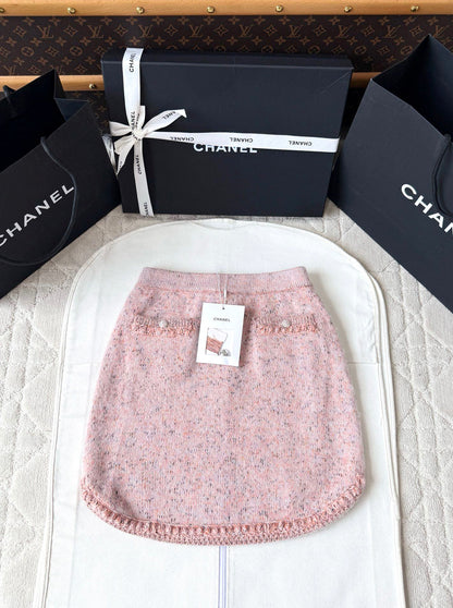 C 25B Pink-dyed cashmere skirt with baby collar