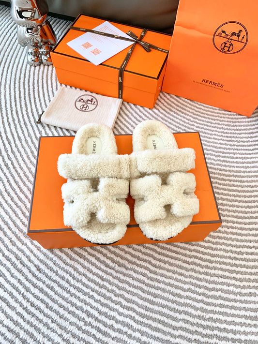 He 25 Lambswool slippers
