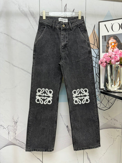 LO 25 Embroidered logo jeans at knee position